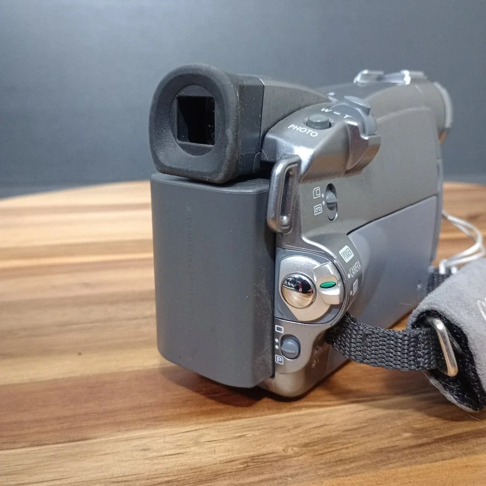 Canon ZR 85 Mini DV Camcorder MiniDV Cassette Video Camera UNTESTED PARTS REPAIR